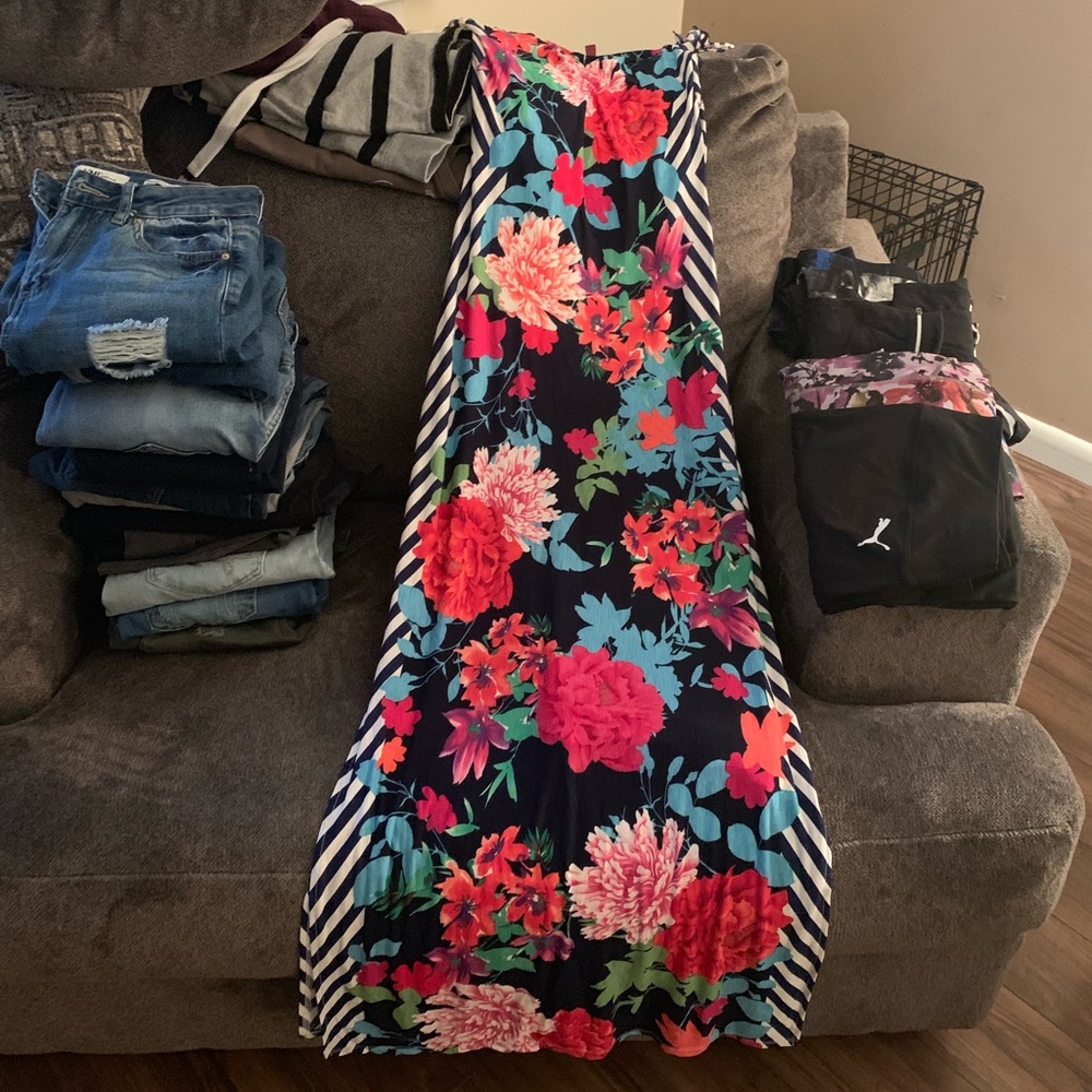 Women’s maxi dress size small